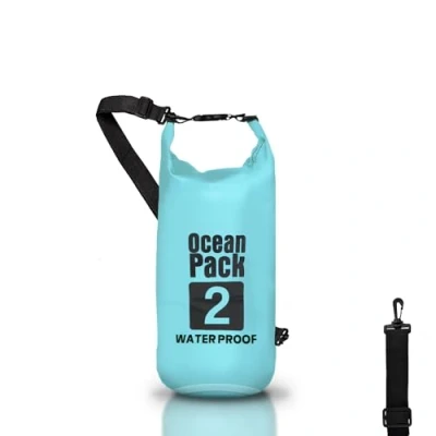Immagine di Dry Bag, Borsa Sacca Zaino impermeabile Waterproof, chiusura a rotolo e tracolla, custodia per cellulare marsupio Mare Barca Pesca Rafting Spiaggia Sport Acquatici (Light Blue, 2l)