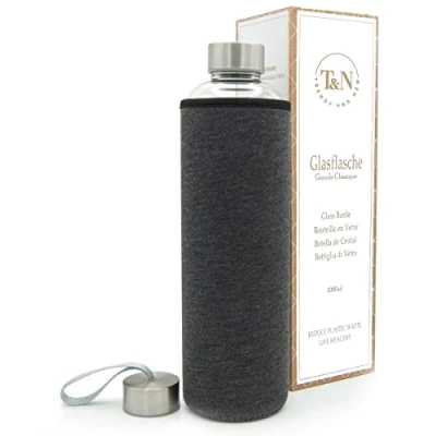 Immagine di T&amp;N Bottiglia di vetro 550 ml per bevande con coperchio in neoprene impermeabile borosilicato più spessa acqua minerale Design sottile