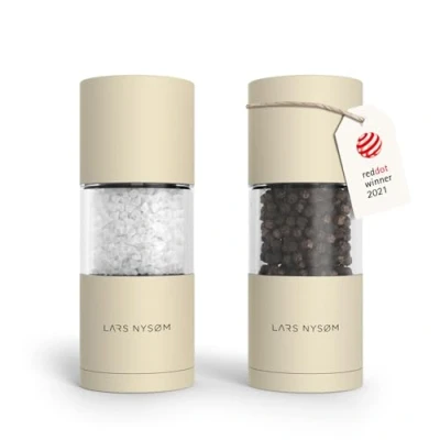 Immagine di LARS NYSØM Set di macine per sale e pepe in acciaio inossidabile con macinino ceramica regolabile 2 pezzi I Designer Spice Mill (Almond Beige)