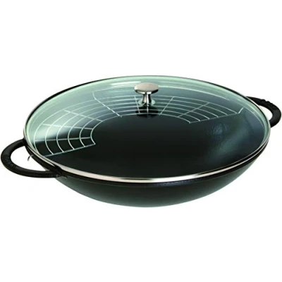 Immagine di STAUB Wok in Ghisa, Include Coperchio Vetro e Griglia Rimovibile, Adatto per Induzione, Ø 37 cm, 5,7 L, Nero