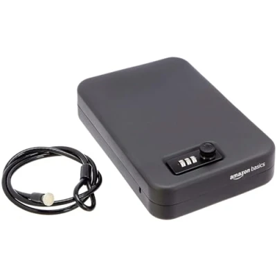 Immagine di Amazon Basics, Cassetta di sicurezza portatile, con serratura a combinazione, per documenti e gioielli, grande, nero