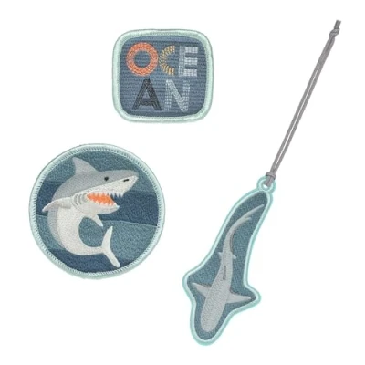 Immagine di Lässig Set di ciondoli e toppe (3 pezzi) con chiusura a scatto/School Patches Shark Ocean Edition