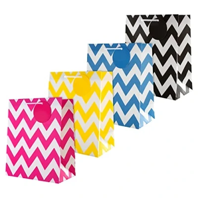 Immagine di Hallmark Set di 4 sacchetti regalo per occasioni multiple, formato medio in 1 design contemporaneo (1 rosa, giallo, blu e nero)