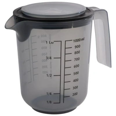 Immagine di APS 30072 Bicchiere graduato con coperchio per liquidi (l/ml), zucchero (g) e farina (g), volume 1 litro, diametro 12,5 cm, altezza 16 lavabile in lavastoviglie, grigio french