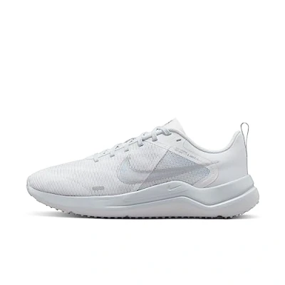 Immagine di Nike Performance Downshifter 12 Scarpe running neutre, Donna, Taglia: 37.5, White/metallic silver/pure platinum Tessuto / sintetico