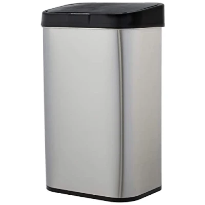 Immagine di Amazon Basics Pattumiera in acciaio inox, automatica, Rettangolare, da 60 litri, Argento, Nero