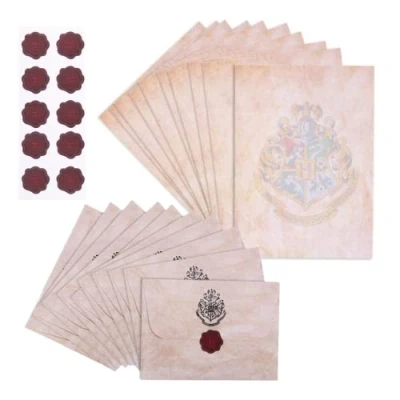 Immagine di Harry Potter Set da Scrittura, Include Francobolli, Buste e Fogli di Carta A4, Cancelleria Hogwarts, Regalo per Bambini Ragazzi