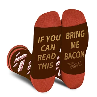 Immagine di Calzini Uomo Donna Divertenti If You Can Read This Bring Me Bacon Calze Fantasia Antiscivolo Colorati Arte Simpatici Strani Cibo Natalizie Idee Regali Natale Originali Regalo per Lui