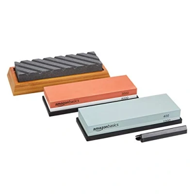 Immagine di Amazon Basics, Set di pietre bagnate per affilatura coltelli, bifacciali, grana 400/1000 E 3000/8000, spianatura base in bambù antiscivolo, Nero Grigio, 22,5 x 15,2 7,3 cm