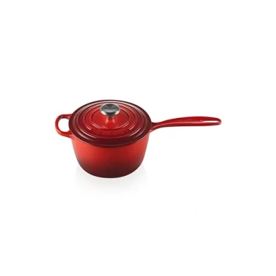 Immagine di le Creuset Casseruola manico lungo in ghisa vetrificata e pomolo acciaio inox, 1.8 l, Diametro 18 cm, Adatta a Tutte Fonti di Calore, Inclusa Induzione, 2.942 kg, Ciliegia, 21181180602430