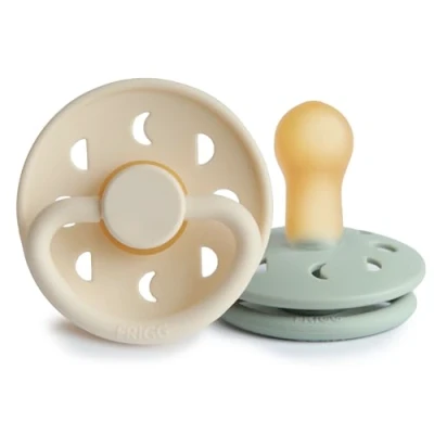 Immagine di FRIGG Moon Phase confezione da 2 ciucci Ciuccio in lattice Prodotto Danimarca Senza BPA Tettarella simmetrica a ciliegia (Cream/Sage, Taglia (6 18 Mesi))