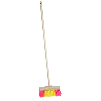 Immagine di Theo Klein 6608 Scopa in legno I per bambini con resistente manico Setole robuste plastica Dimensioni 18 cm x 5 70 Giocattoli dai 3 anni su