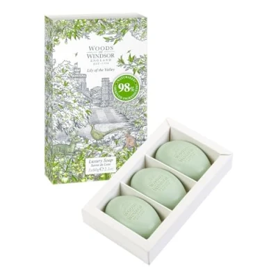 Immagine di Woods of Windsor Saponette al mughetto, saponetta idratante con burro di karitè, sapone macinato fine a base vegetale note geranio, per mani e corpo, profumo mughetto 3 x 60 g