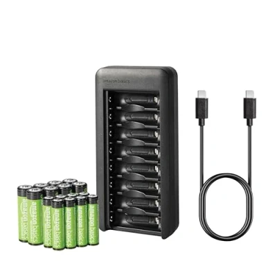 Immagine di Amazon Basics confezione da 8 batterie NiMh AAA ricaricabili e AA ricaricabili, con caricabatterie alloggiamenti porta USB C, senza alimentatore