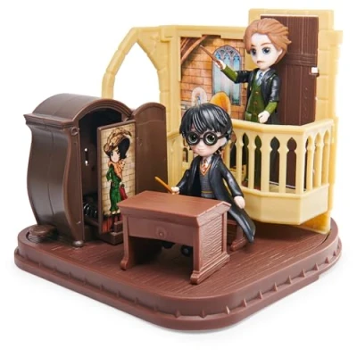 Immagine di Wizarding World Harry Potter, set da gioco Magic Minis Defense Against the Dark Arts con 2 personaggi esclusivi, 5 accessori, giocattoli per bambini dai 6 anni in su