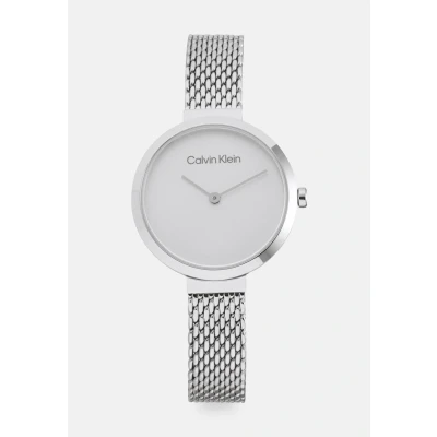 Immagine di Calvin Klein Orologio Analogico al Quarzo da Donna Collezione MINIMALISTIC T BAR 28MM MESH con Cinturino in Maglia Metallica Acciaio Inossidabile Argentato 25200082