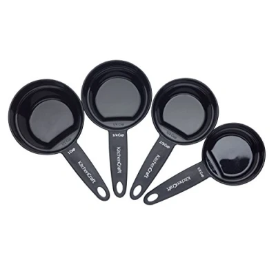 Immagine di KitchenCraft Set di 4 Cucchiai Dosatori Magnetici Impilabili in Plastica con Misurazione Cup (Tazze) Nero
