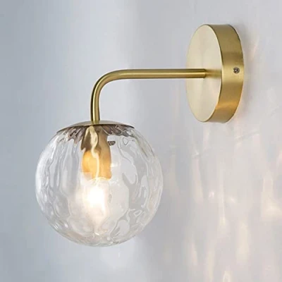Immagine di applique da parete a sfera in vetro martellato, rame con paralume sferico, lampada moderna e minimalista, decorative per bagno, vanità, corridoio