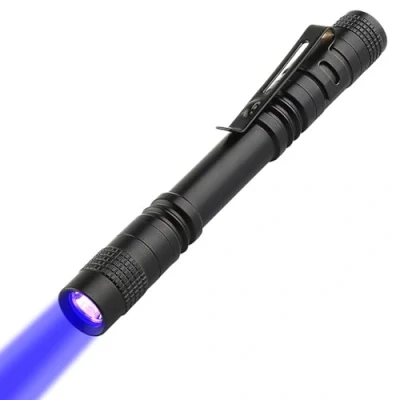 Immagine di NXPUXP Torcia UV,395NM Ultravioletta,Torcia UV LED,Portatile Rilevatore di Black Light per Urina Cane/Gatto(Batterie non incluse)