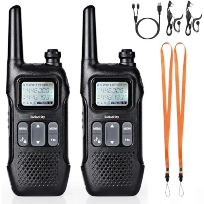 Immagine di Radioddity PR T1 PMR446 Walkie Talkie, Radio Bidirezionale a lungo raggio con Display LCD, Batteria Ricaricabile, senza licenza 16 Canali, Auricolare per Avventure, All&#039;aperto, Campeggio, 2 Pezzi
