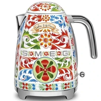 Immagine di Smeg, Bollitore Elettrico KLF03DGEU 1,7 L, Filtro Anticalcare Lavabile, Autospegnimento di Sicurezza, Indicatore Livello Acqua, Base Antiscivolo e Avvolgicavo Integrato, Potenza 2400W, D&amp;G