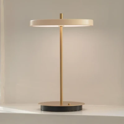 Immagine di UMAGE Lampada LED da tavolo Asteria Move bianco perla/ottone 31cm