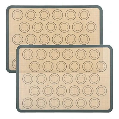 Immagine di Intirilife 2x Tappetino da forno riutilizzabile in silicone macaron Grigio Marrone con dimensioni 42 x 29.5 cm utensile cucina arrotolare la pasta