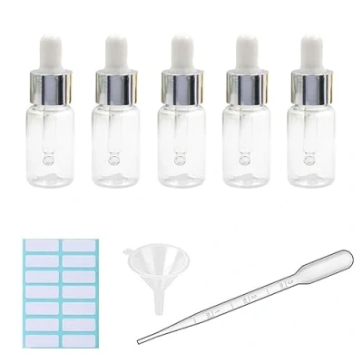 Immagine di 5 flaconi contagocce trasparenti da 10 ml, in plastica, per pipette di olio essenziale, ricaricabili, con pipetta misurata, imbuto ed etichette (bianco + tappo argento)