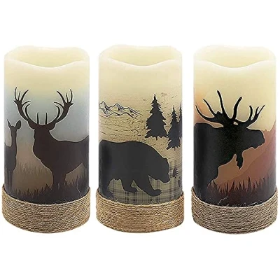 Immagine di Eldnacele candele a LED senza fiamma, con corda di canapa e timer 6H, funzionamento batteria, set 3 rustiche pilastro in vera cera, luce calda alce, alce orsacchiotti decorativi