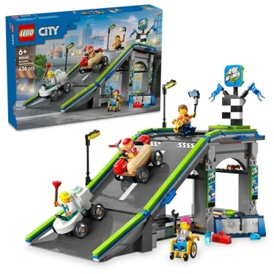 Immagine di LEGO City Nessun Limite: Gara sulla Pista a Rampe Giocattolo da Costruire con 2 Modelli di Auto Corsa, 4 Minifigure e Accessori, Giochi per Bambini 6 Anni, Idea Regalo Divertente 60460