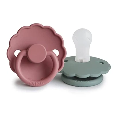 Immagine di FRIGG Daisy Confezione da 2 ciucci Ciuccio in silicone Senza BPA Prodotto Danimarca Tettarella simmetrica a ciliegia (Dusty Rose/Lily pad, Taglia 1 (0 6 Mesi))