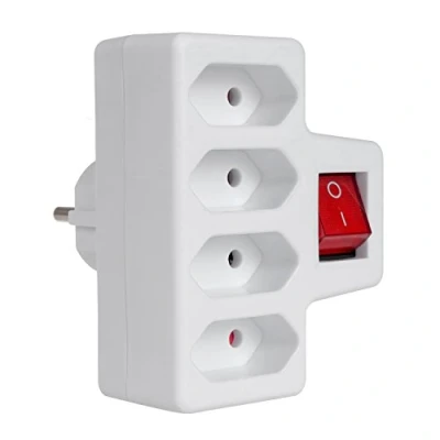 Immagine di Maclean Energy MCE217 Presa di corrente a quattro fasi con interruttore spina universale 4x2,5A