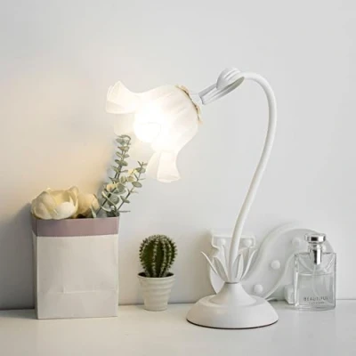Immagine di meibeileil Fiori Lampada Da Comodino,Flessibile DIY Tavolo con 3 Luci,Lampada Scrivania Lettura Vintage Dimmerabile,Lampada Comodino per Ragazze,Soggiorno,Camera Letto,Bianco.