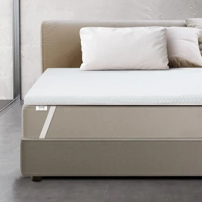 Immagine di The White Stone Topper Memory Foam Una Piazza e Mezza Ventilato Correttore Materasso 6 cm Imbottitura Coprimaterasso con Rivestimento Sfoderabile Antibatterico Antimicotico 130 x 210