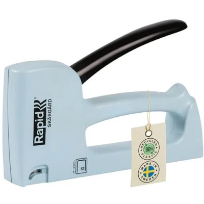 Immagine di Rapid R53 Graffatrice per Tessuti e Tappezzerie. Realizzata con Plastica Riciclata al 90% Acciaio, Prodotta in Svezia, Compatibile Graffette n. 53 da 4 10 mm, Skärgård Blu