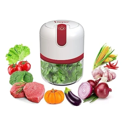 Immagine di BEPER P102ROB050 Tritatutto ricaricabile USB, Mini Robot da Cucina, Capacità 250 ml, Potenza 3,7V,3 Lame Acciaio Inossidabile, Batteria ricaricabile, Rosso/Bianco