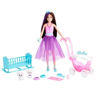 Immagine di Barbie Dreamtopia Dress up set, Include tanti abiti e accessori, Tra cui Una coda da sirena, Due gonne, Cerchietti a tema, collana tanto altro, Giocattolo per Bambini 3+ Anni, HLC28