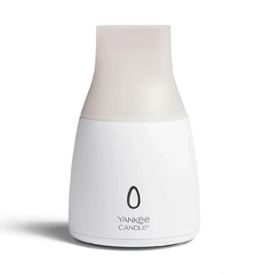 Immagine di Yankee Candle Kit diffusore di aromi a ultrasuoni, olio alla ciliegia nera, LED che cambia colore, timer spegnimento automatico, funzionamento silenzioso, spina britannica