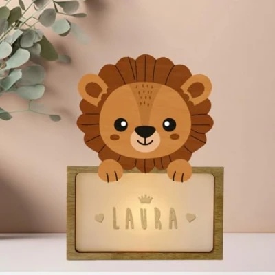 Immagine di WONDEE Lampada Personalizzata Con Nome Luce Notturna Bambini Leone, Regalo Neonato Maschio e Femmina, Battesimo Bimbo Bimba, idee Regali Personalizzati Bambino Bambina 0 1 2 3 4 5 anni