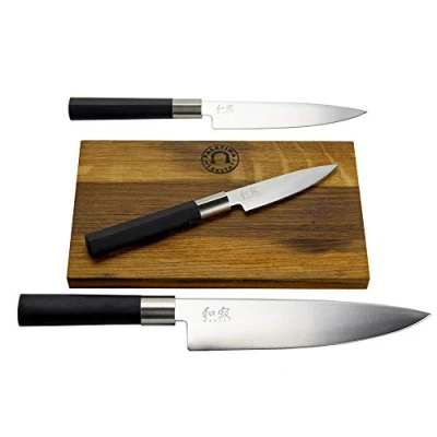 Immagine di Kai Wasabi Black Set Regalo Composto da 3 coltelli Multiuso, Cucina e Ultra affilati 1 Tagliere Grande in Legno di Quercia, 25x15 cm