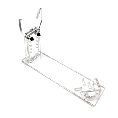 Immagine di DONGKER Supporto per Pistole, Porta Pistola in Acrilico Trasparente con 5 Altezze/3 Lunghezze Regolabili, Supporti Tutte Pistole Piccole (19,5 x 16 cm)
