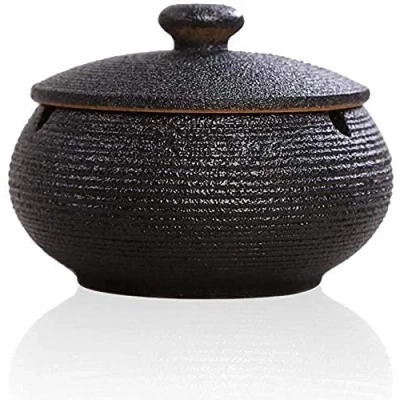 Immagine di Posacenere in ceramica con coperchi, sigarette Antivento, Vassoio per cenere da fumo tavolo, uso interno o esterno, Casa, Ufficio, Balcone (Nero)