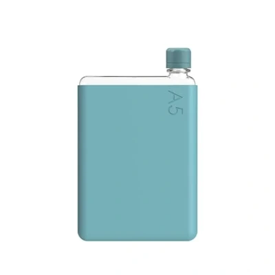 Immagine di memobottle Confezione A5 (Sea Mist) 750 ml Bottiglia, custodia in silicone e coperchio Bottiglia d&#039;acqua sottile per borse, accanto a libri computer portatili Tritan senza BPA Moderno