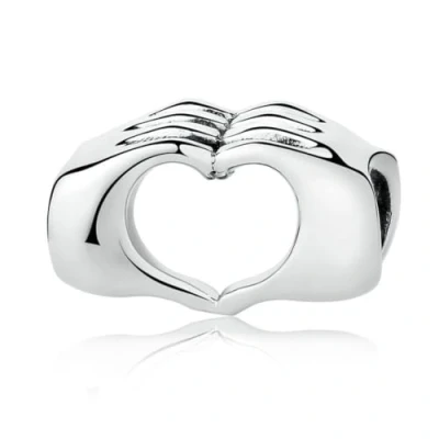 Immagine di Charm in argento sterling 925, a forma di mani che creano un cuore, simbolo fede e amicizia per braccialetti Pandora.