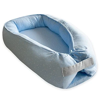 Immagine di Duffi Baby Cuscino Nido Neonato. Riduttore per lettino bambini. Letto estraibile da viaggio. Colecho. Fasciatoio bebè. Design stelle. Cotone e bambù. Colore blu 0960 12