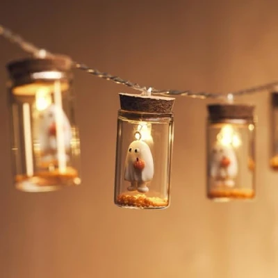 Immagine di Lights4fun Catena Luminosa con 10 Luci LED e Fantasmi in Barattoli a Pile Timer da 1,5 m Decorazione per Halloween Interni ed Esterni