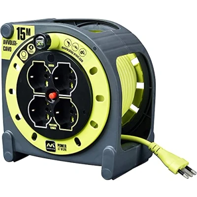 Immagine di Masterplug Pro XT Avvolgicavo 15 metri, 4 Prese Universali prolivalent: Bipasso, EU, Schuko, Prolunga Elettrica 16A, Indicatore LED, Cavo Alta Visibilità