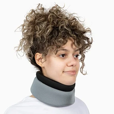 Immagine di BraceUP Collare Cervicale Dolore e Supporto al Collo per Donne Uomini Morbido Alleviare il Dolore, Dormire, curare la postura raddrizzare schiena