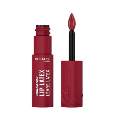 Immagine di Rimmel Thrill Seeker Lip Latex, 450 Majesty, Rossetto liquido, Lucidalabbra, Colore labbra, con acido ialuronico, Morbidezza e lucentezza, Idratazione, Vitamina E, Aloe Vera, 6 ml