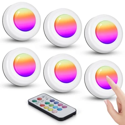 Immagine di Aigostar 6 Pezzi Luce Notturna Batteria con Telecomando, Armadio 12 Colori RGB e Bianco Freddo, Lampada da Comodino Timer, per Sottopensile, Cucina, Corridoi